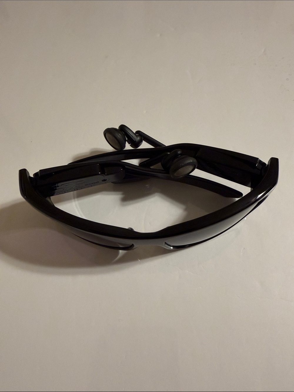 Oakley THUMP Earphones Sunglasses 2GB with Protective Storage Case. Singapore - Picture 7 of 16